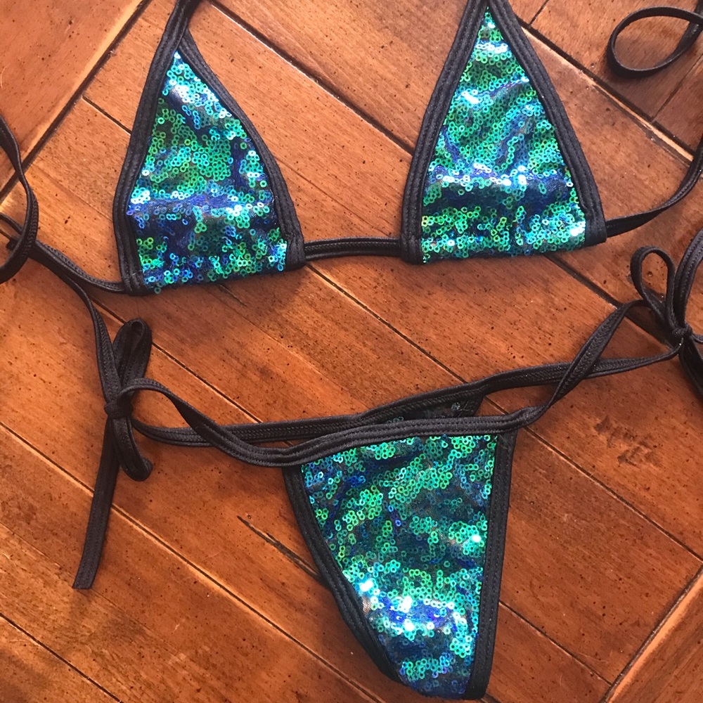 Bikini - Picture 7 of 7